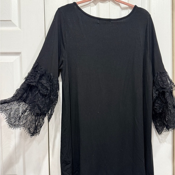 Marled reunited closet black assymetrical top tunic size XL tiered lace sleeves - Picture 9 of 10